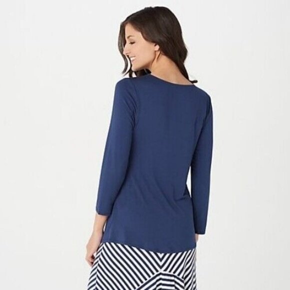 Laurie Felt Rayon Made From Bamboo Blend Twist-Front Top Navy 1X - Picture 2 of 2